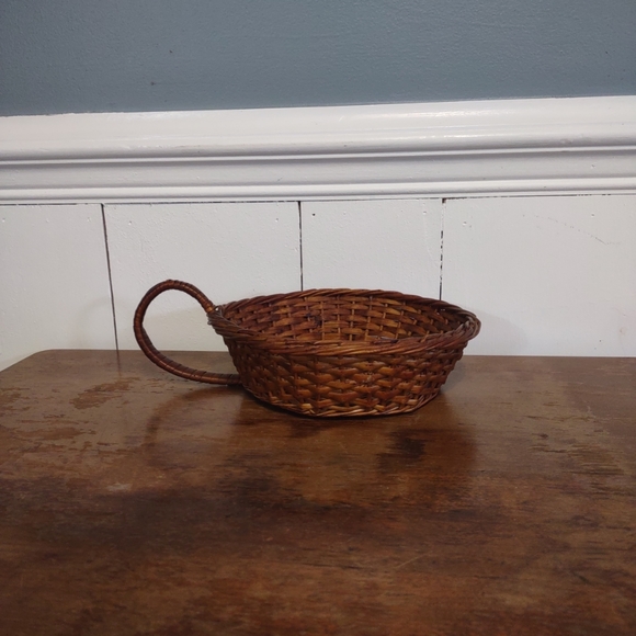 Basket Loop Handle Vintage Brown Wicker Hand Woven 9.5" Dia ~ Rare Cottage Core - Picture 6 of 10